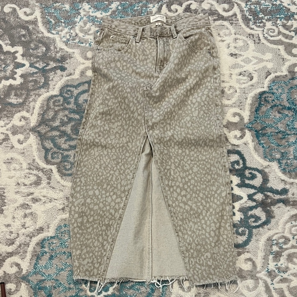 Universal Thread Gray Leopard Print Midi Skirt